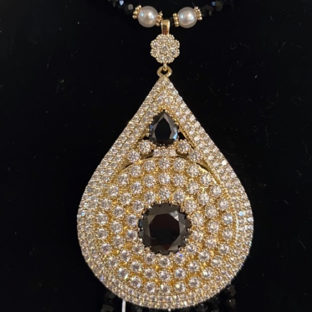 Natasha gold black and pearl statement necklace - Picture 4 of 6
